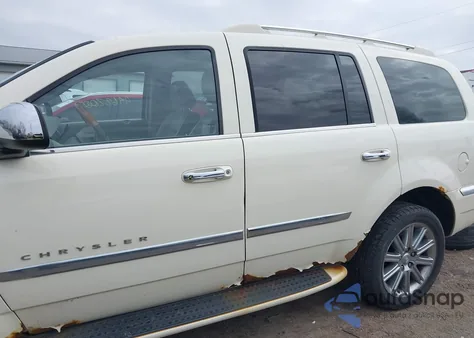 2008 Chrysler Aspen Limited z USA, uszkodzony, nr VIN 1A8HW58228F113941